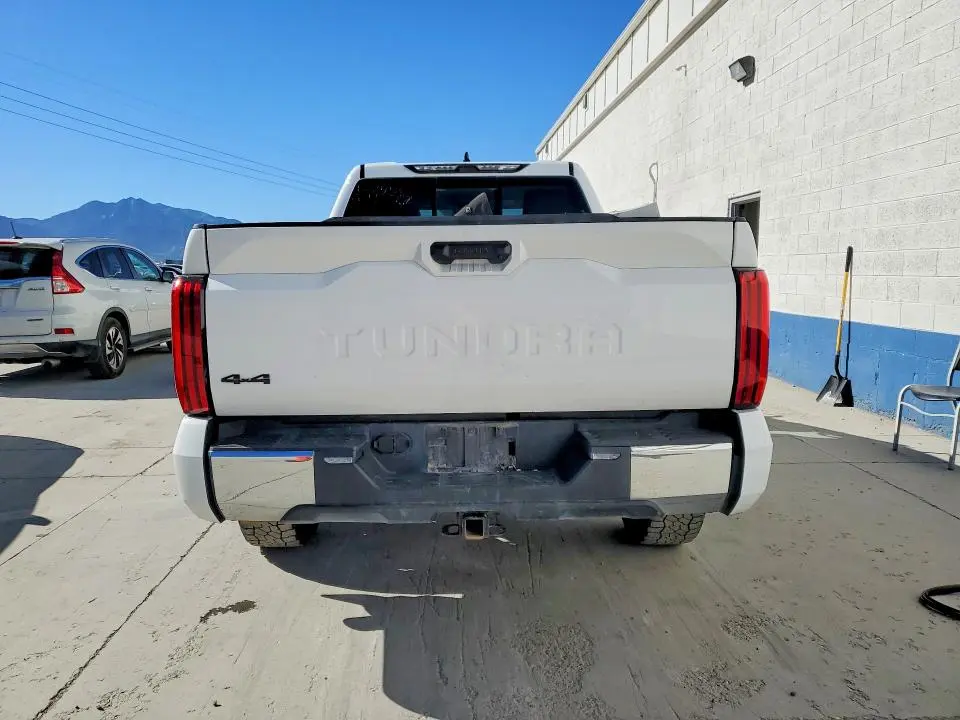 2023 TOYOTA TUNDRA SR5  