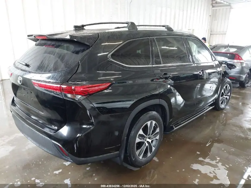 2021 TOYOTA HIGHLANDER XLE