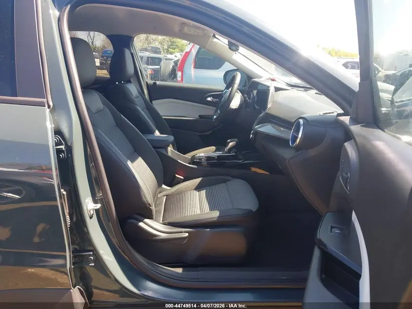 2025 CHEVROLET TRAX FWD LT