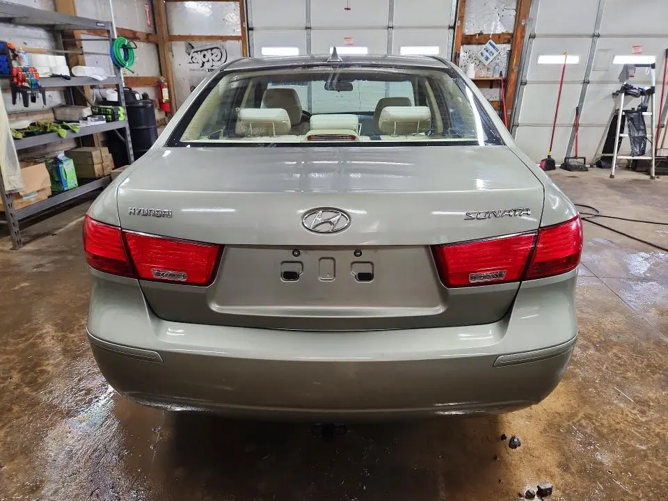 2010 HYUNDAI SONATA GLS  