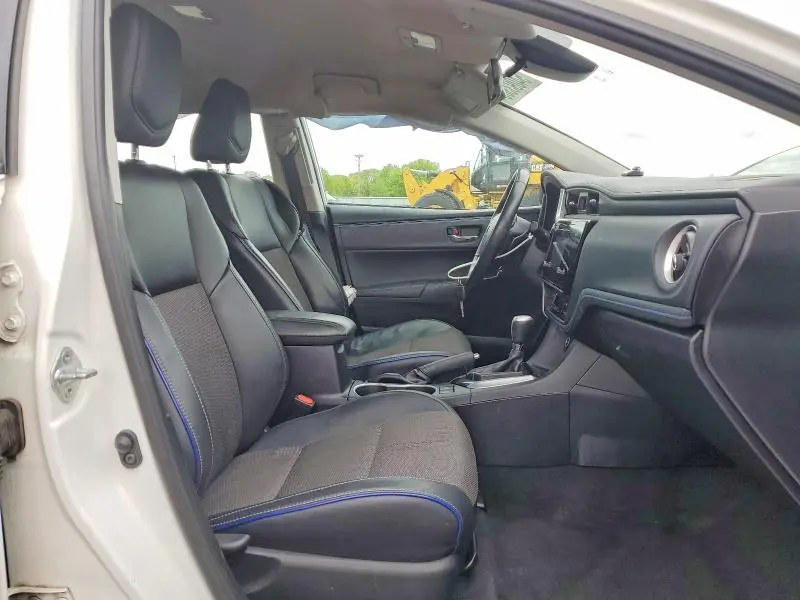 2017 TOYOTA COROLLA SE  