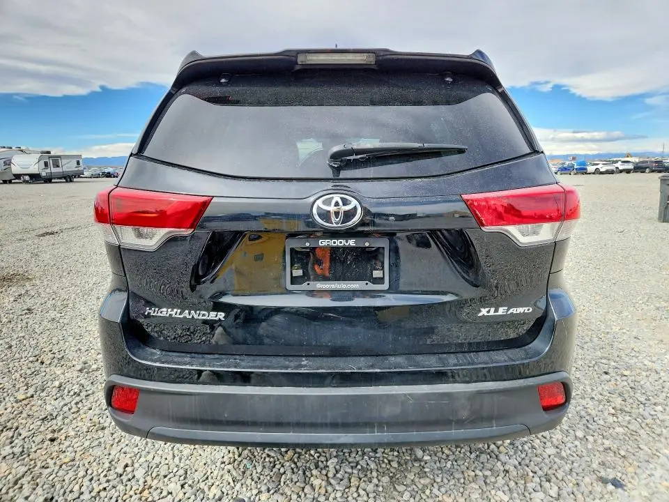 2018 TOYOTA HIGHLANDER XLE  