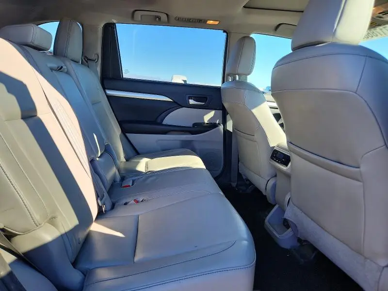 2015 TOYOTA HIGHLANDER XLE  