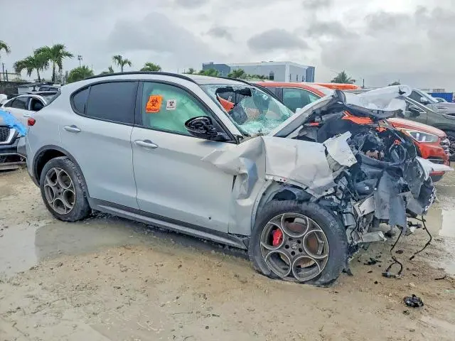 2022 ALFA ROMEO STELVIO TI  