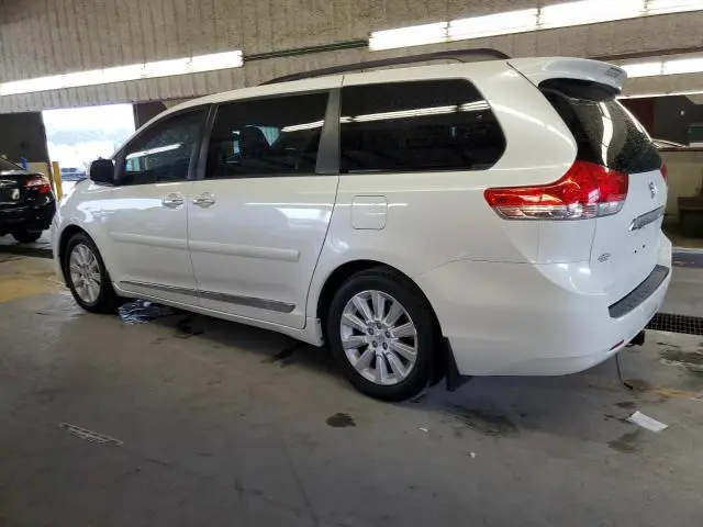 2012 TOYOTA SIENNA XLE  