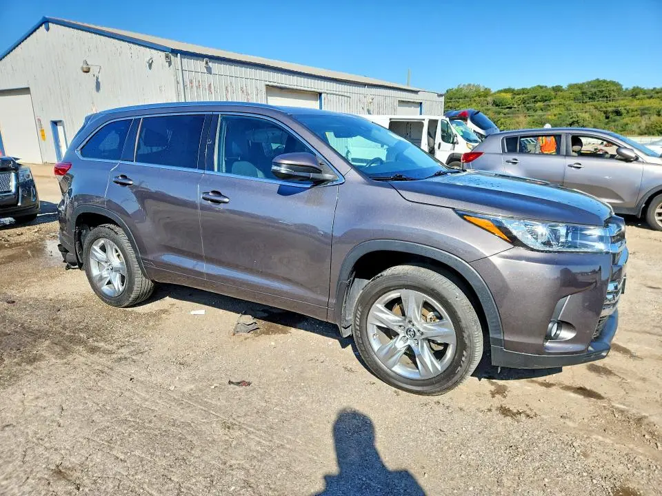 2017 TOYOTA HIGHLANDER LIMITED  