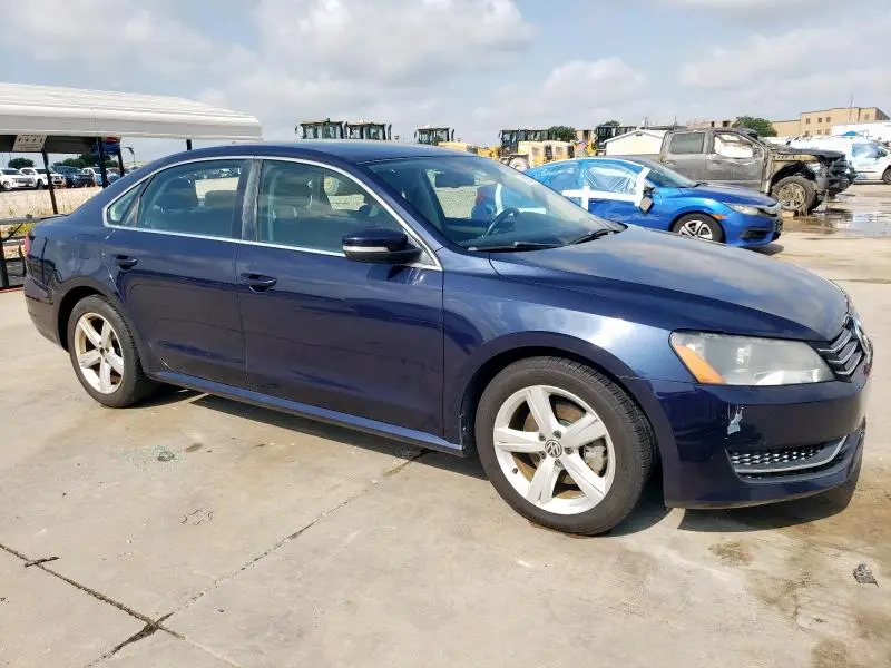 2013 VOLKSWAGEN PASSAT SE  