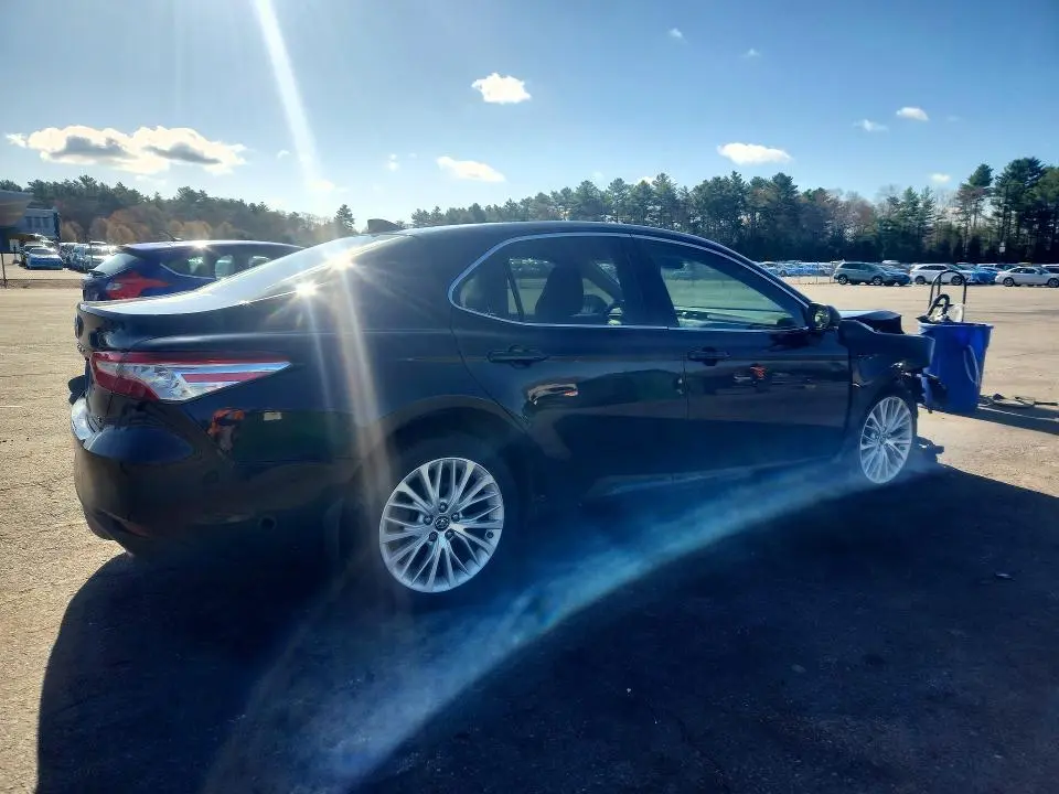 2019 TOYOTA CAMRY XLE V6  