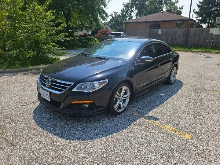 2011 VOLKSWAGEN PASSAT LUXURY  