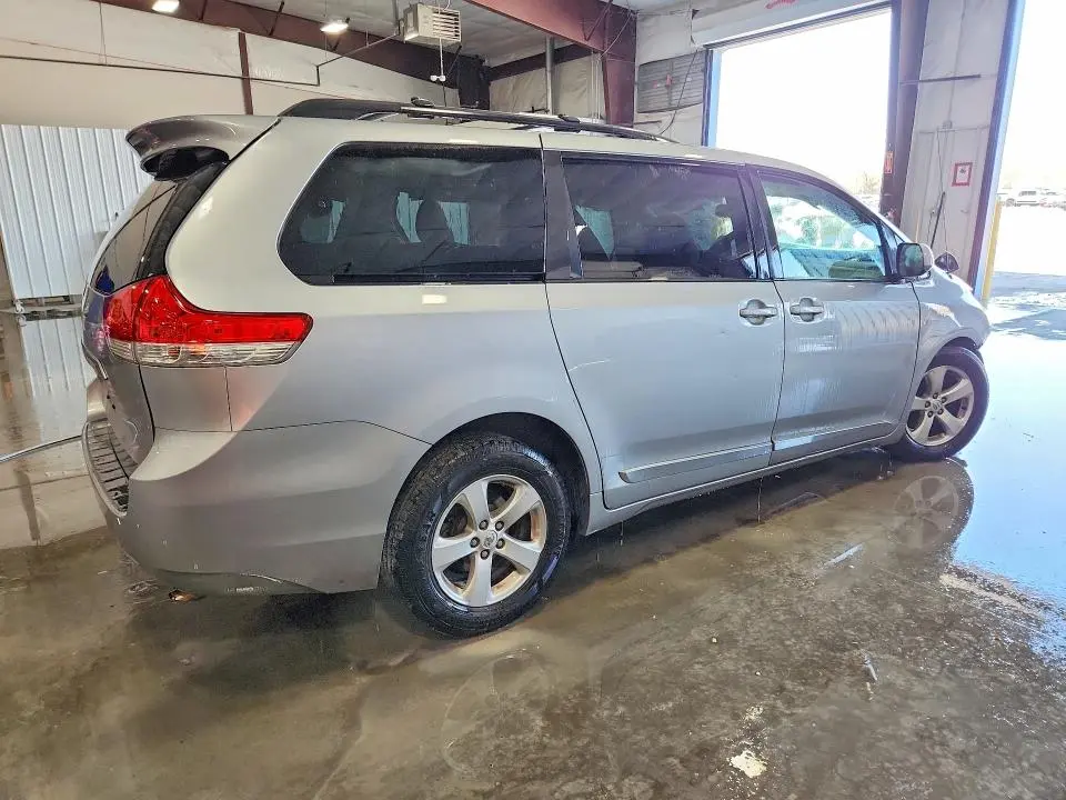 2014 TOYOTA SIENNA LE 8-PASSENGER  