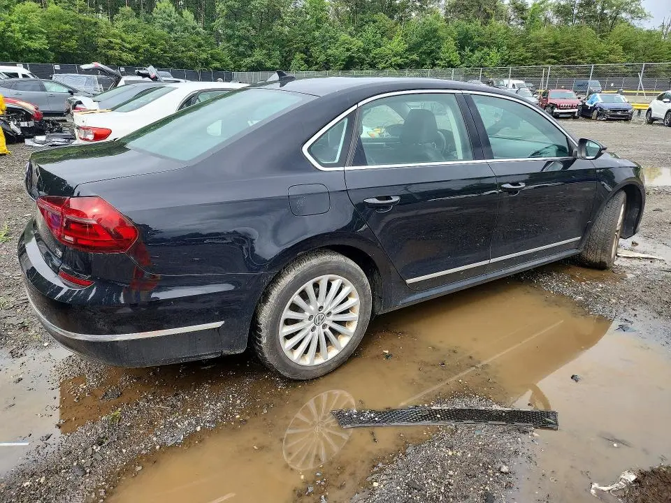 2017 VOLKSWAGEN PASSAT SE  