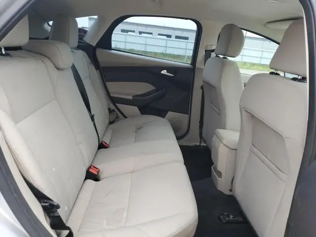 2015 FORD FOCUS SE  