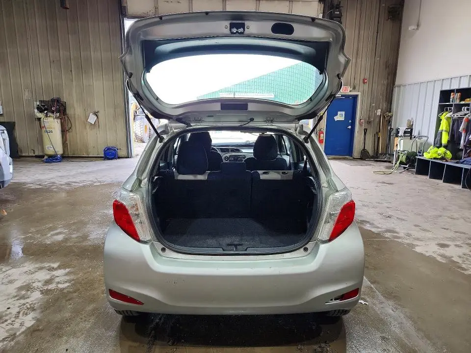 2012 TOYOTA YARIS 5-DOOR LE  