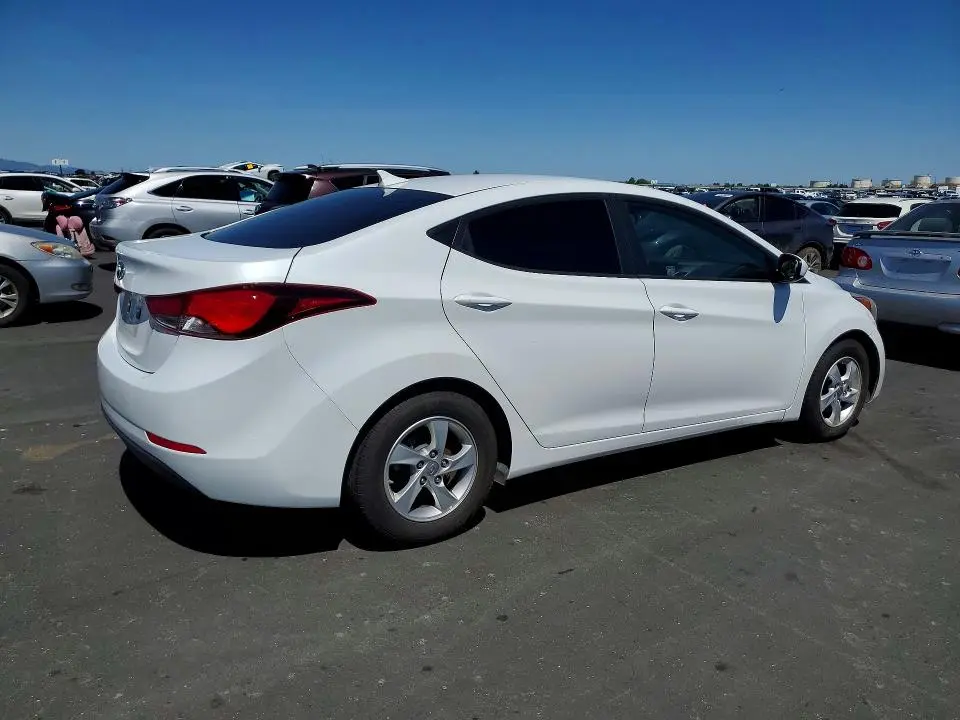 2015 HYUNDAI ELANTRA SE  