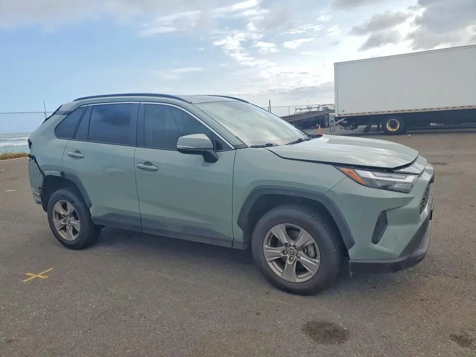 2022 TOYOTA RAV4 XLE  