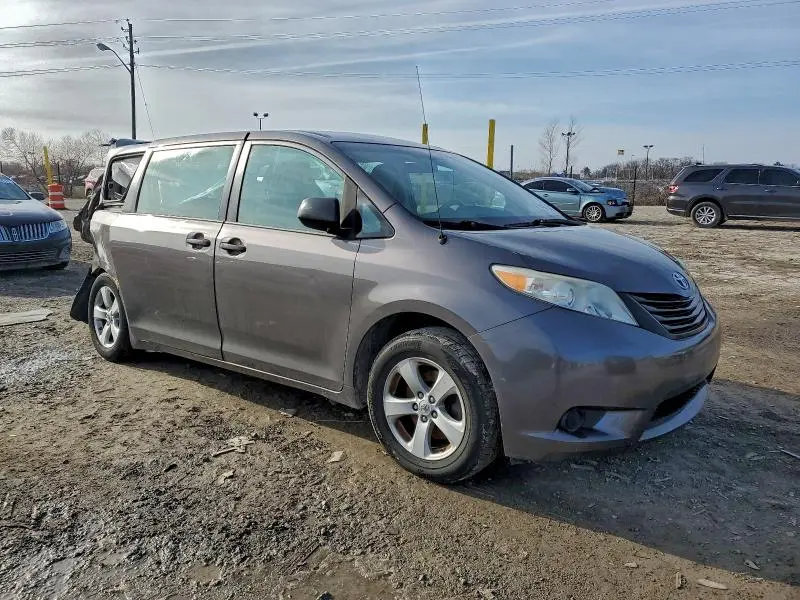 2013 TOYOTA SIENNA   