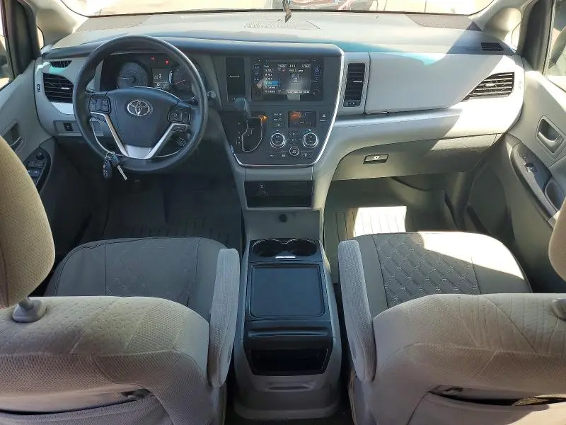 2017 TOYOTA SIENNA LE  