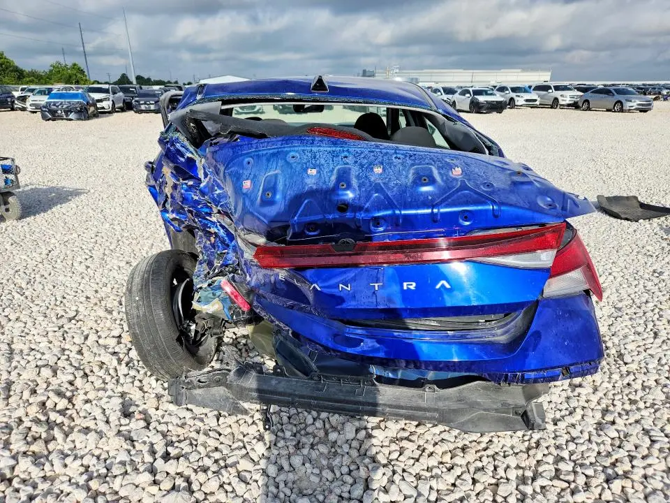 2025 HYUNDAI ELANTRA SE  