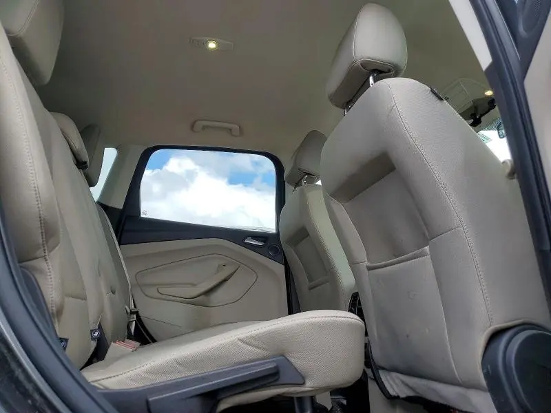 2017 FORD ESCAPE SE  