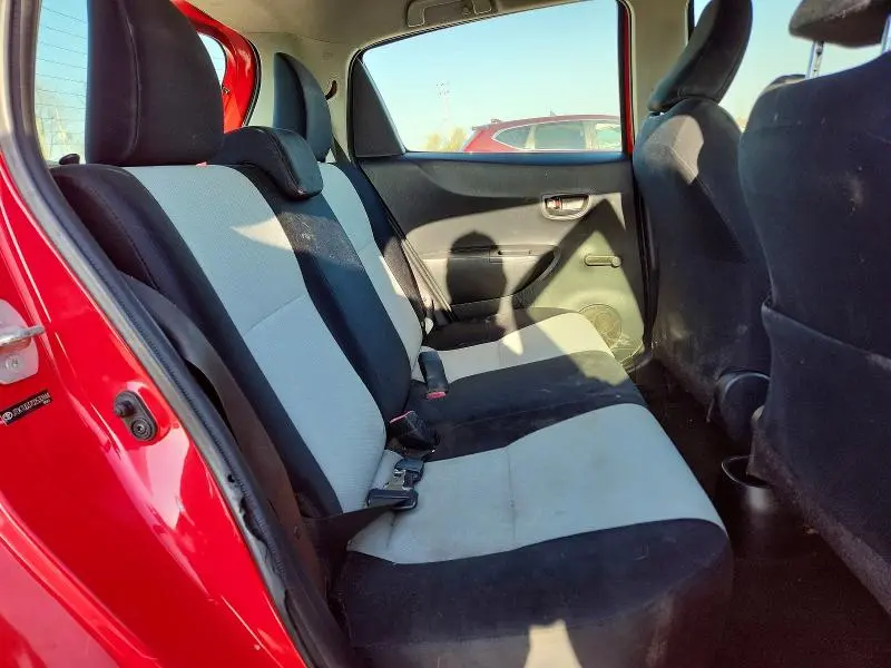 2012 TOYOTA YARIS 5-DOOR L  