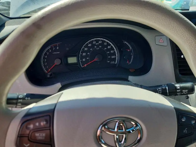 2014 TOYOTA SIENNA LE 8-PASSENGER  
