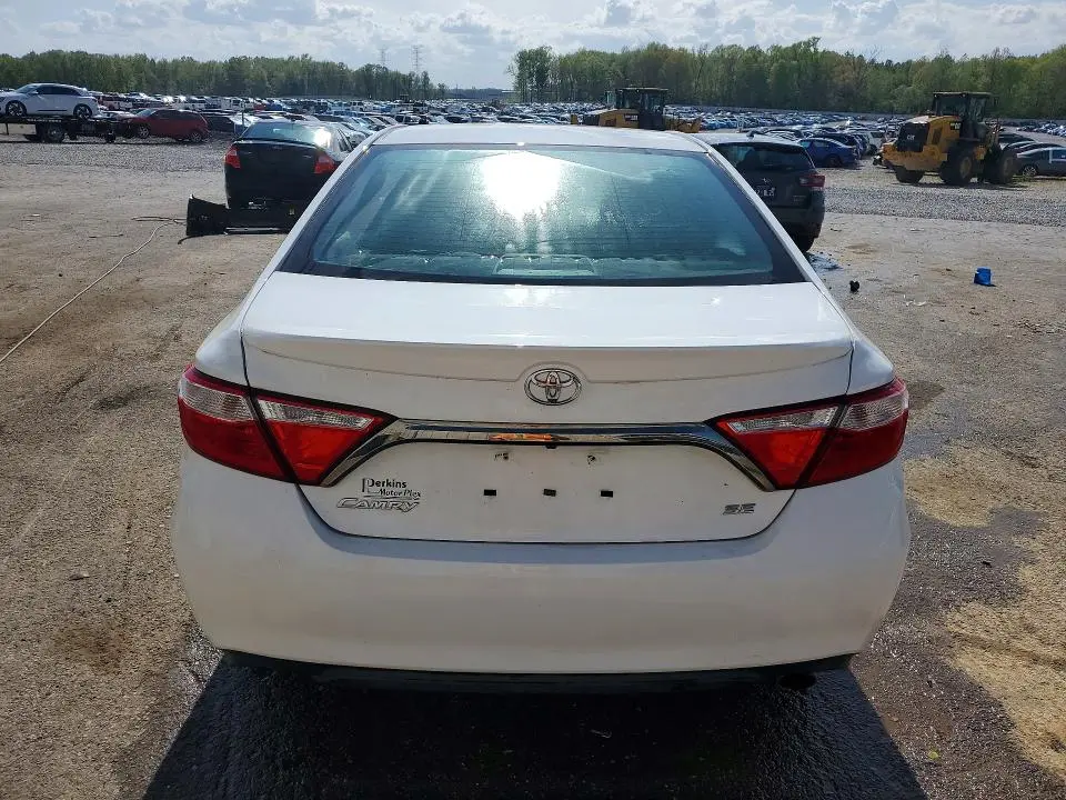 2017 TOYOTA CAMRY SE  