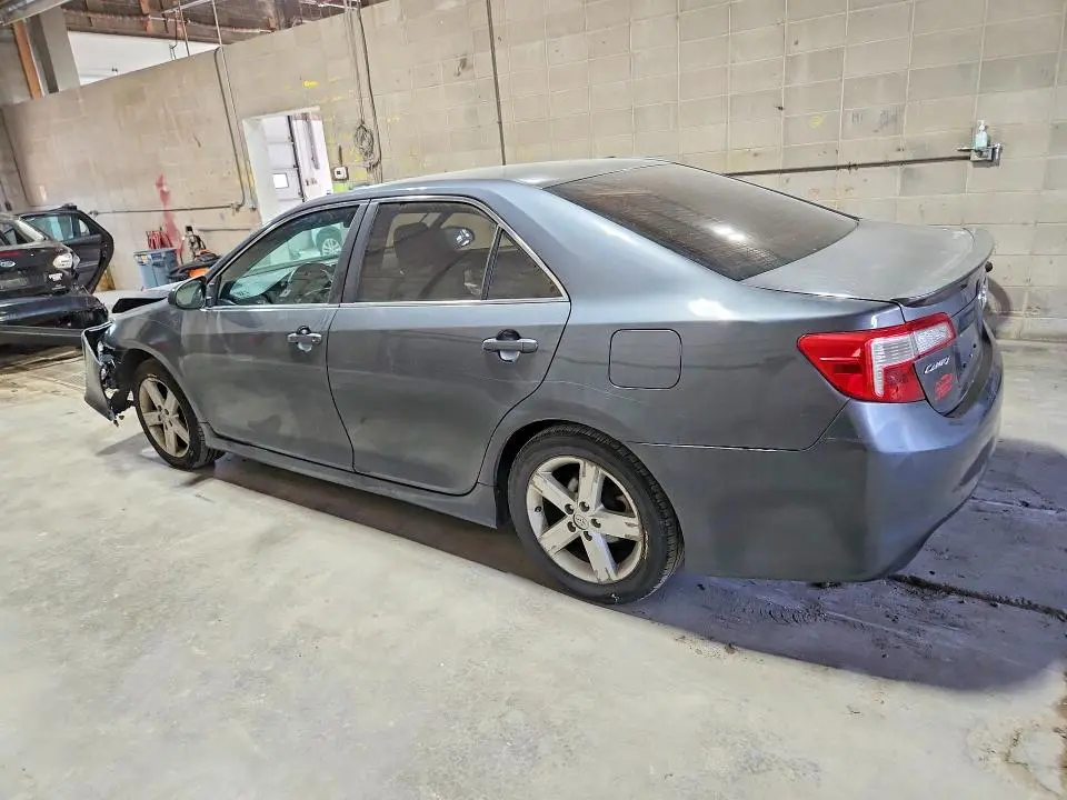 2013 TOYOTA CAMRY SE  
