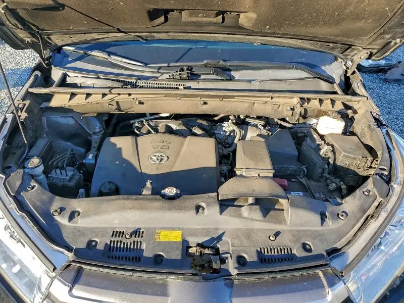 2018 TOYOTA HIGHLANDER LE  