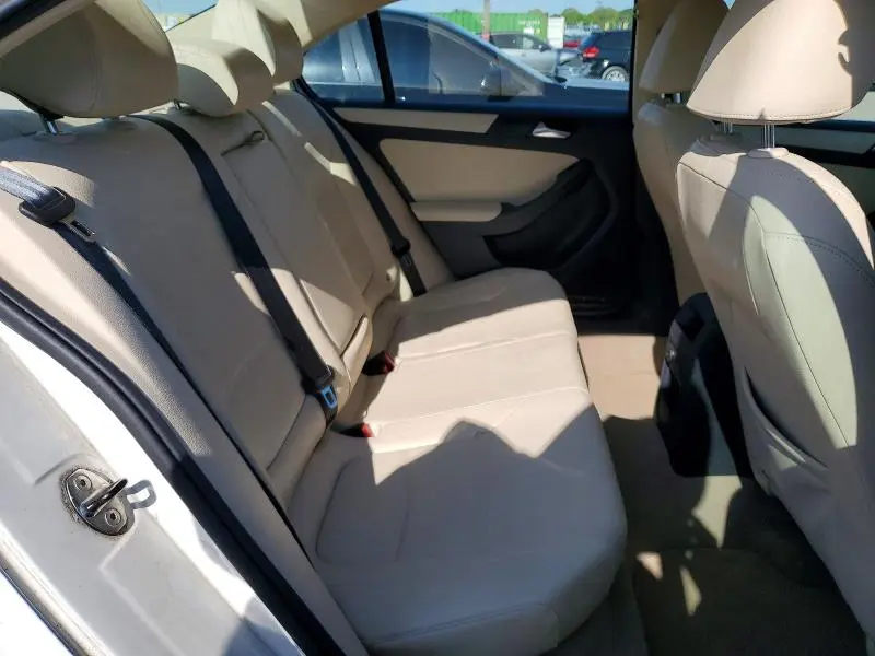 2012 VOLKSWAGEN JETTA SE  