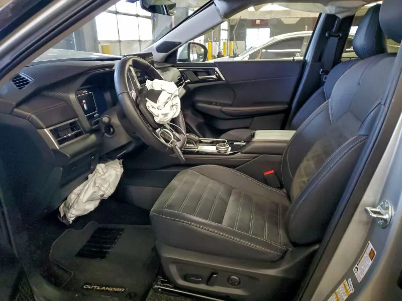 2025 MITSUBISHI OUTLANDER SE  