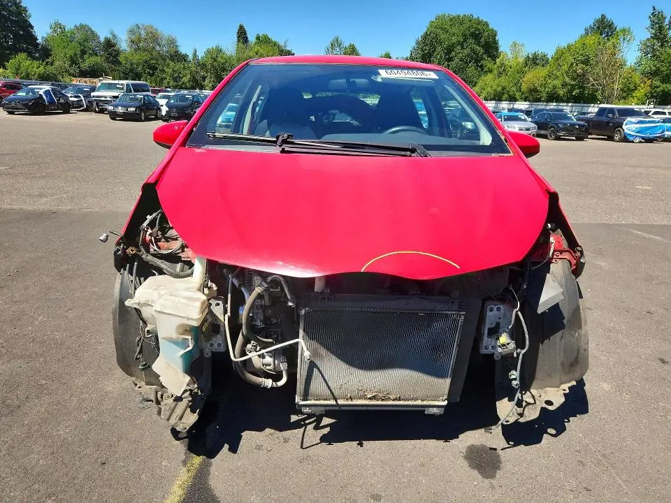 2013 TOYOTA YARIS 5-DOOR LE  