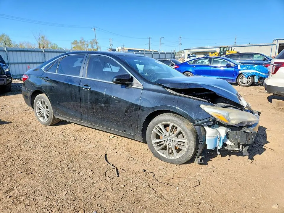 2016 TOYOTA CAMRY SE  