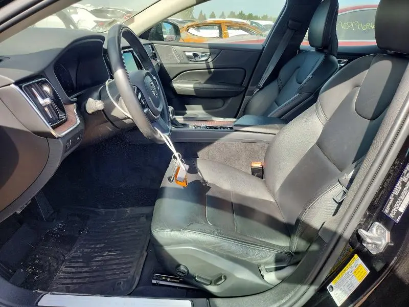 2021 VOLVO S60 T5 MOMENTUM  