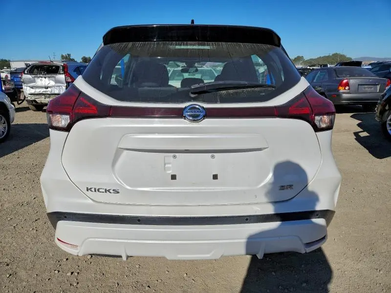 2021 NISSAN KICKS SR  