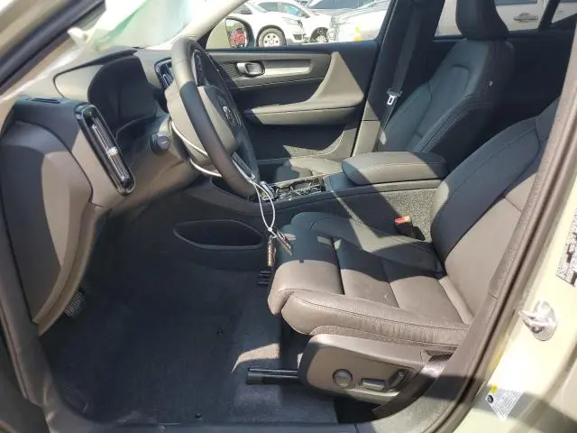 2025 VOLVO XC40 PLUS