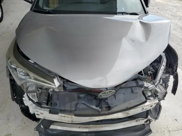 2019 TOYOTA C-HR XLE  