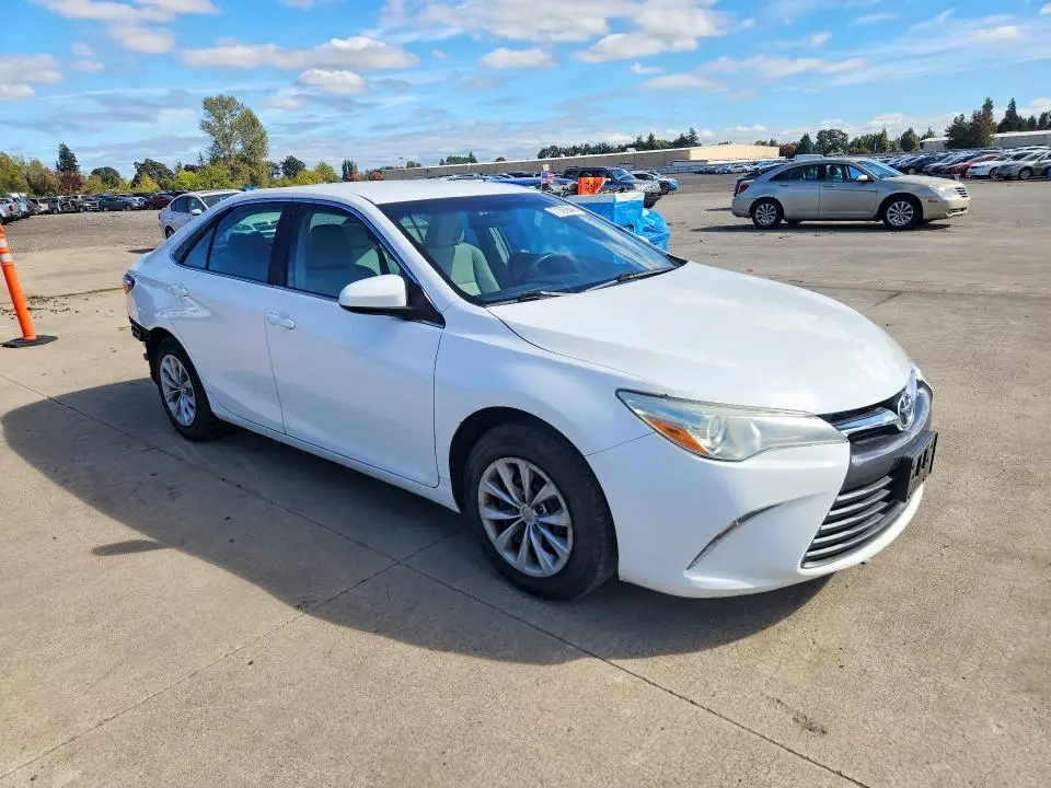 2015 TOYOTA CAMRY LE  