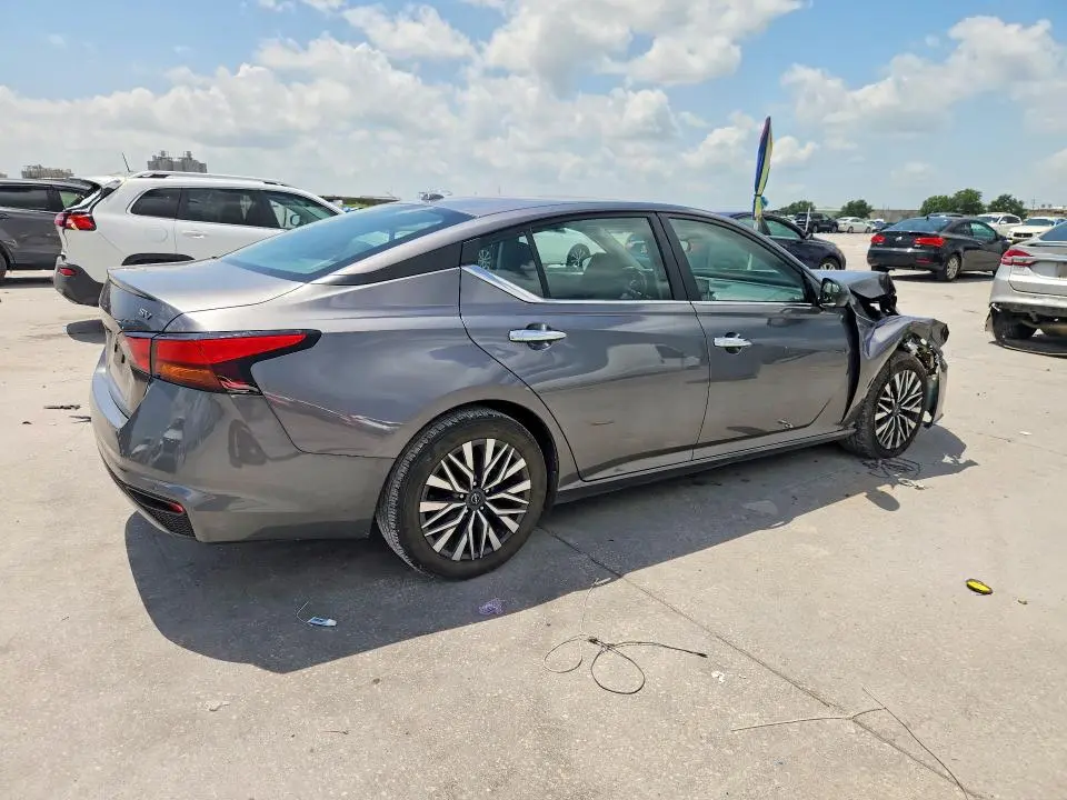 2024 NISSAN ALTIMA SV  