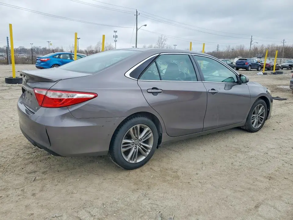 2016 TOYOTA CAMRY SE  