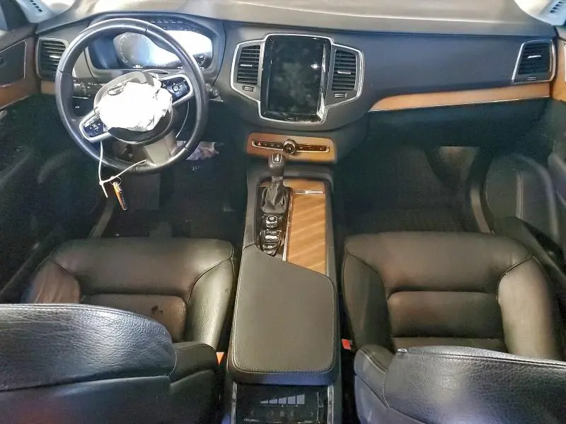 2021 VOLVO XC90 T6 MOMENTUM  