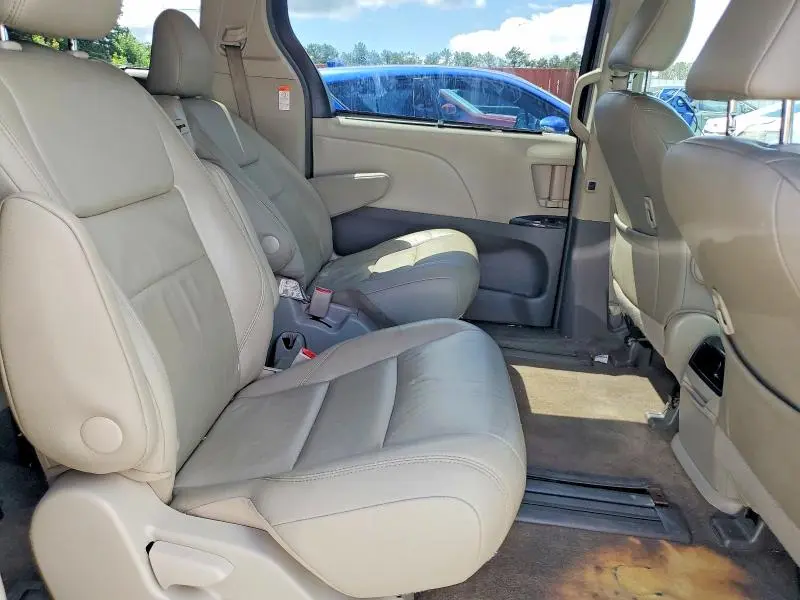 2017 TOYOTA SIENNA XLE 8-PASSENGER  