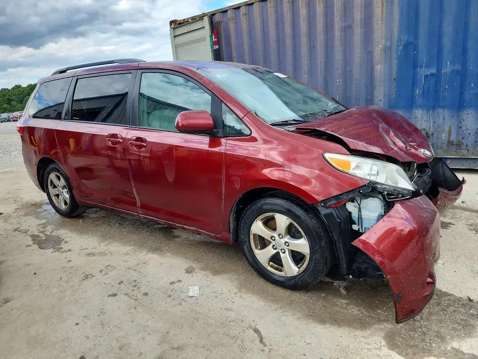 2016 TOYOTA SIENNA LE  