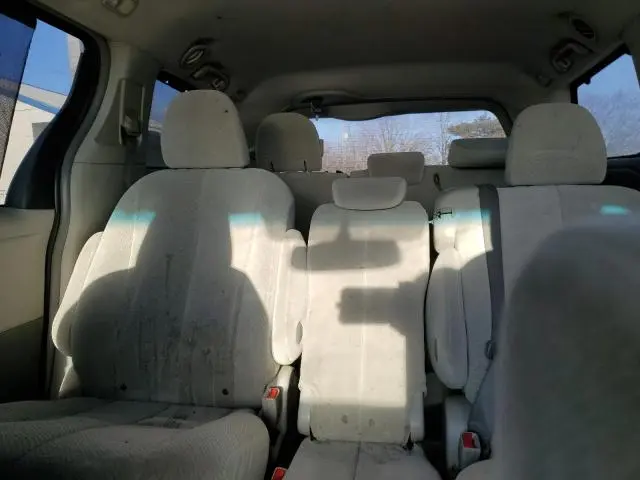 2011 TOYOTA SIENNA LE  