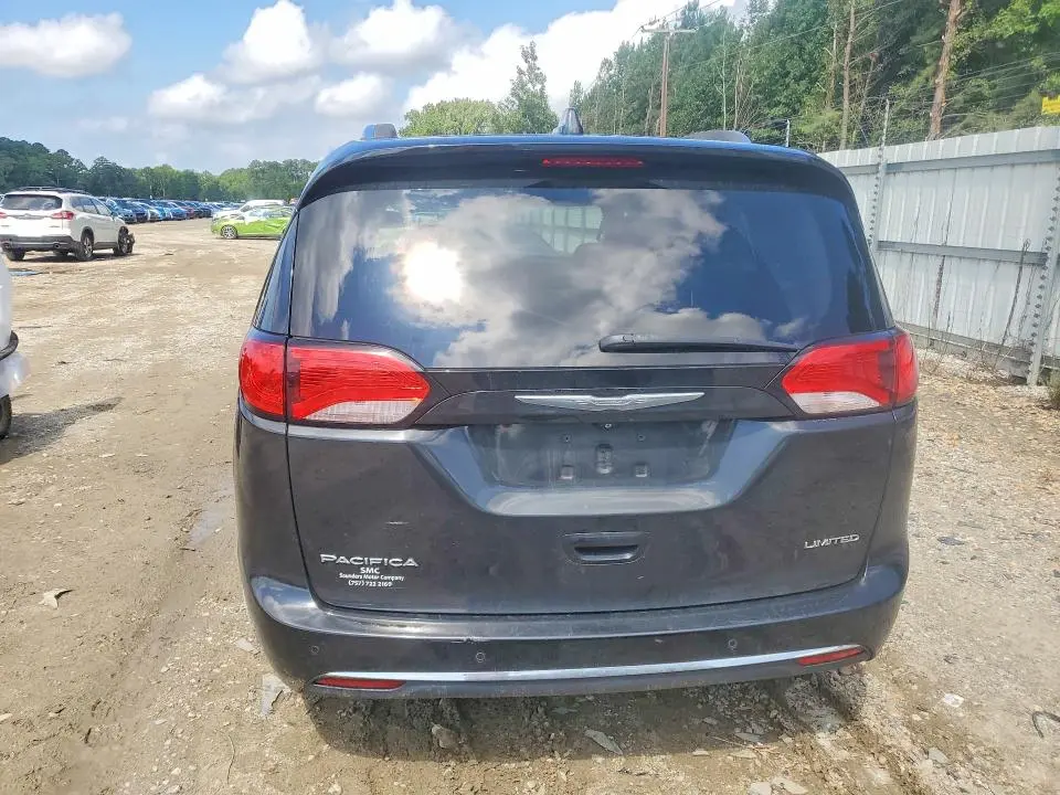 2017 CHRYSLER PACIFICA LIMITED  