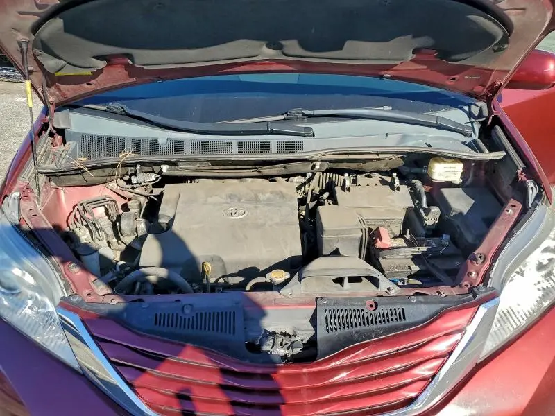 2015 TOYOTA SIENNA LE  