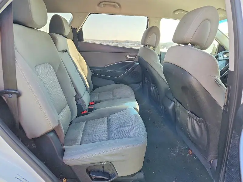 2017 HYUNDAI SANTA FE SE  