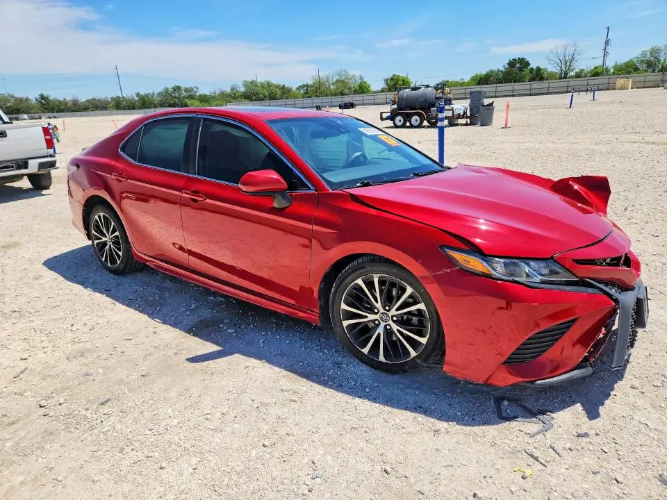 2019 TOYOTA CAMRY SE  