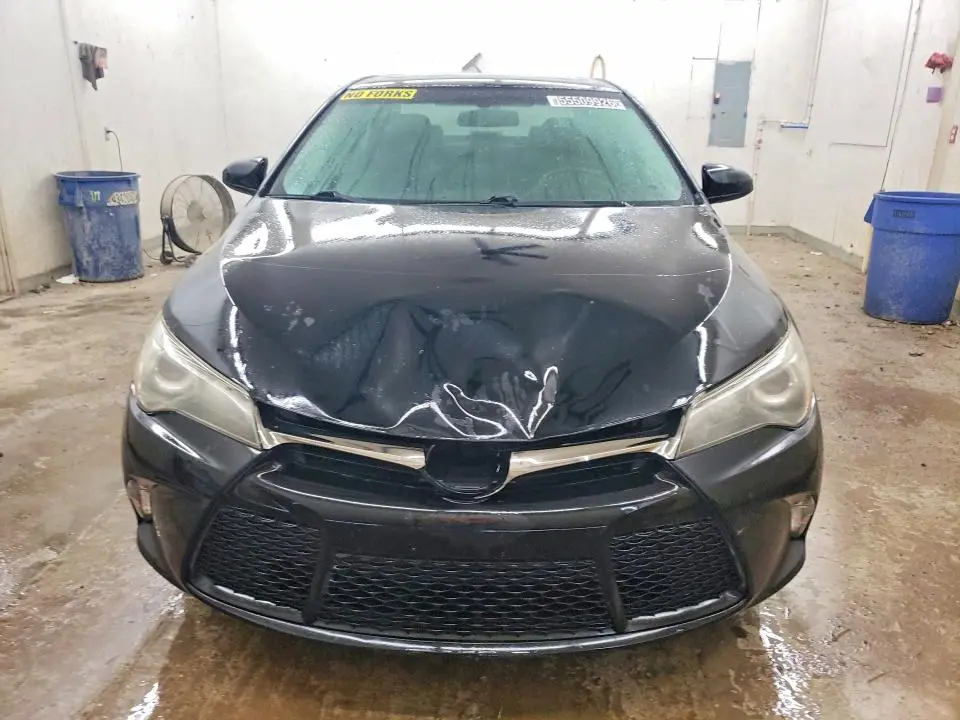 2016 TOYOTA CAMRY SE  