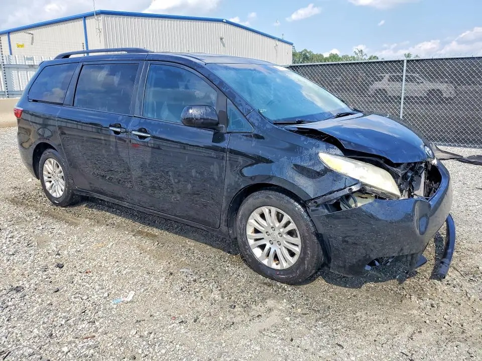 2015 TOYOTA SIENNA XLE 8-PASSENGER  