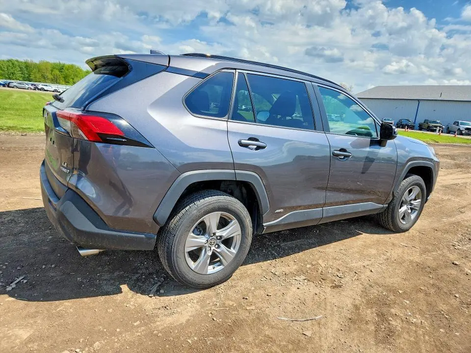 2022 TOYOTA RAV4 LE  